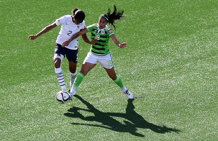 Nýjasti liðsmaður Stjörnunnar í baráttu við Wendie Renard.