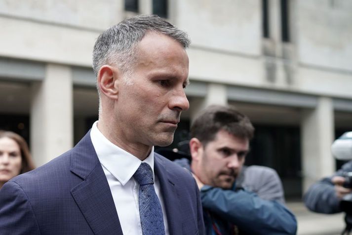 Ryan Giggs fyrir utan réttarsalinn í Manchester í maí síðastliðnum.