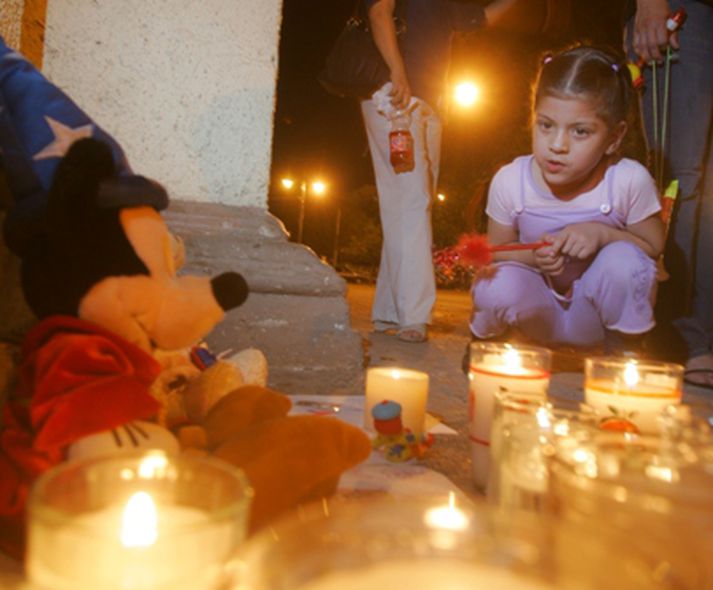 Minningarathöfn fór fram í Hermosillo í gær og fyrstu útfarirnar fóru fram í morgun.