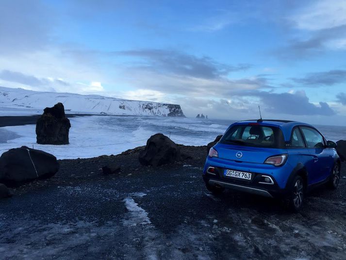 Opel Adam Rocks á söndum Suðurlands.