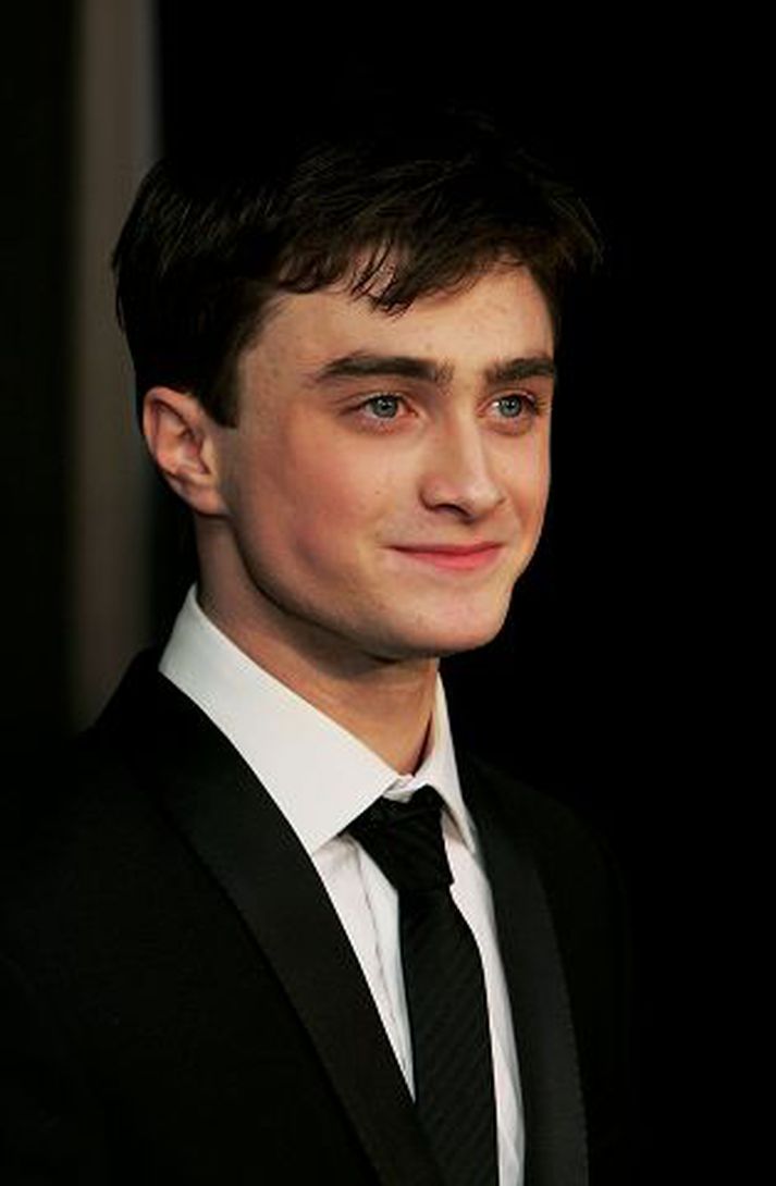 Breski leikarinn Daniel Radcliffe er með ríkari ungmennum þar í landi. Tekjur hans næsta árið slá við tekjum margra þekktra atvinnuknattspyrnumanna.