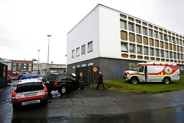 Maðurinn var stöðvaður við lögreglustöðina við Hverfisgötu eftir ofsaaksturinn.