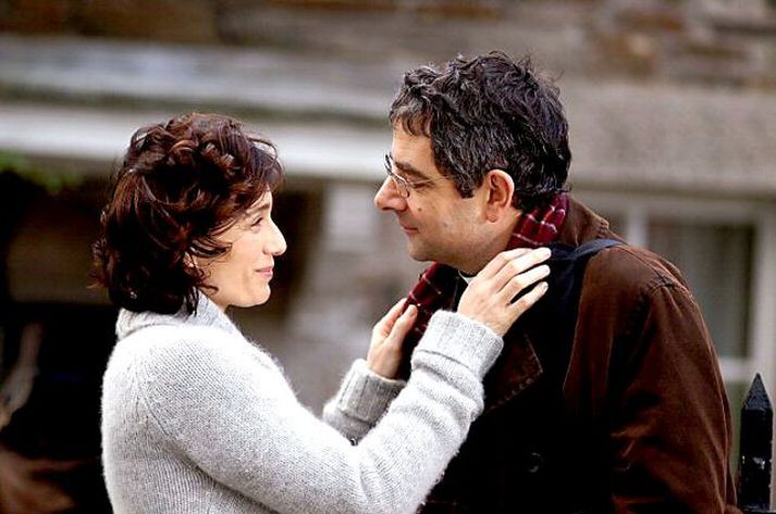 keeping mum Rowan Atkinson og Kristin Scott Thomas fara með aðalhlutverkin í Keeping Mum.