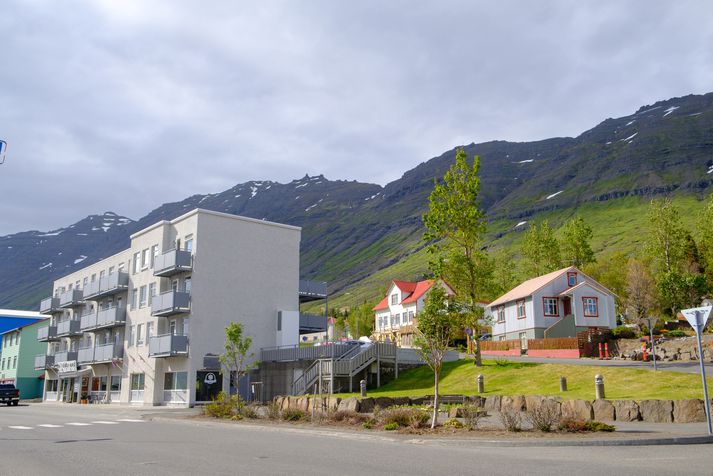 Tekin var skýrsla af mönnunum í gær og þeim síðan sleppt. Atvikið átti sér stað á Neskaupstað.