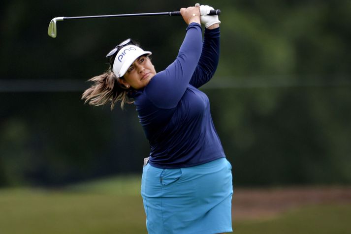 Lizette Salas slær hér á  Johns Creek golfvellinum í  Georgíu í gær.