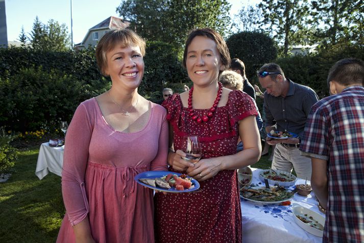 Sigrún Óskarsdóttir og Kristín Þóra Harðardóttir eru konurnar á bak við helgaruppskriftina að þessu sinni.