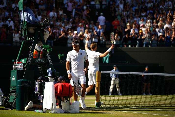 Anderson fagnar sigri en Federer heldur heim fyrr en reiknað var með.