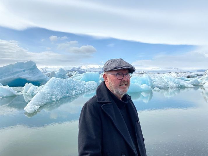 Jón Ársæll Þórðarson var dæmdur til að greiða konunni 800 þúsund krónur í miskabætur.