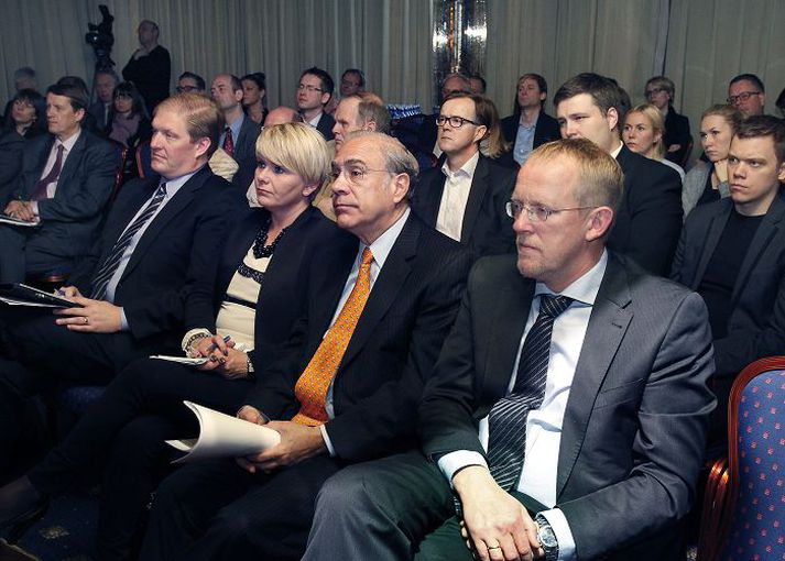 Frummælendur og gestir á ráðstefnu Samkeppniseftirlitsins. Páll Gunnar Pálsson forstjóri Samkeppniseftirlitsins er fremstur. Á hans hægri hönd er Angel Gurría framkvæmdastjóri OECD og svo Ragnheiður Elín Árnadóttir iðnaðarráðherra og Ari Kristinn Jónsson rektor Háskólans í Reykjavík.