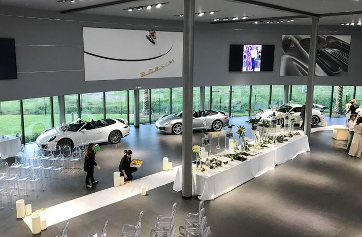 Champions Porsche sýningarsalurinn í Flórída og gifting í vændum.