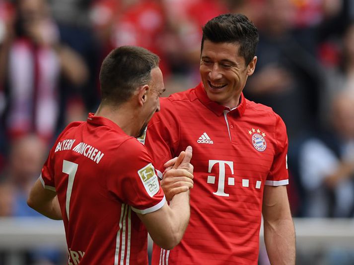 Lewandowski og Franck Ribéry fagna.