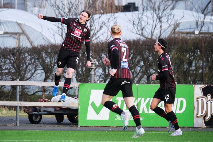 Valdimar Þór Ingimundarson og félagar í Víkingsliðinu voru á miklu flugi í gær.