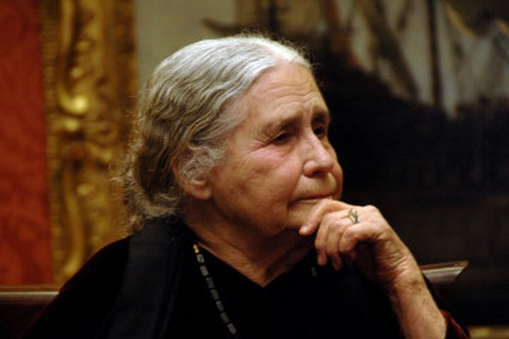 Doris Lessing hlaut Nóbelsverðlaunin árið 2007.