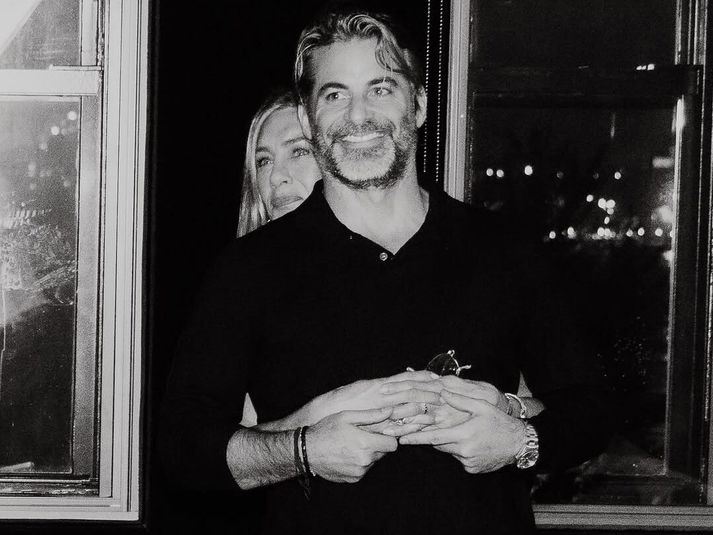 Jennifer Aniston birti fallega mynd af sér og kærastanum.