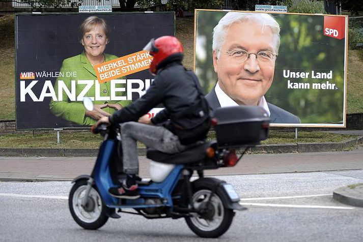 Kosningaspjöldin skreyta borgir Þýskalands Þau Angela Merkel, leiðtogi Kristilegra demókrata, og Frank Walter Steinmeier, kanslarefni Sósíaldemókrata, blasa við íbúum.
Nordicphotos/AFP
