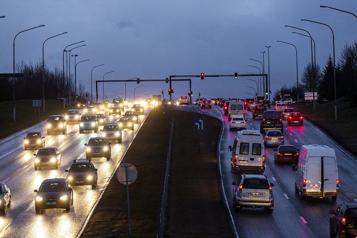 Hlutfall Reykvíkinga sem aka milli staða lækkar milli kannanna.