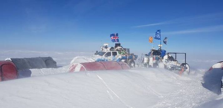 Íslendingarnir níu dvelja í tjaldbúðum yfir jólin