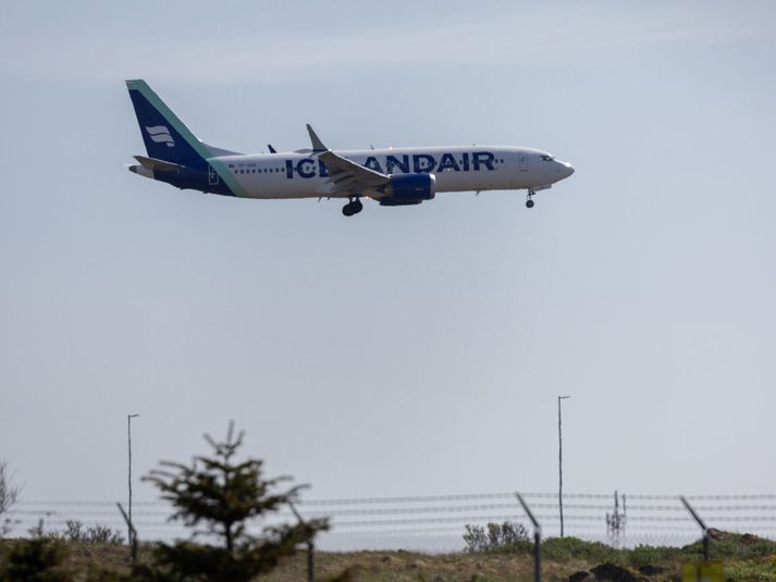Flugvirkjafélag Íslands segir félagsmenn sína hafa dregist aftur úr sambærilegum stéttum í launum eftir kjaraskerðingu í heimsfaraldrinum. Deilan við Icelandair snúist einnig um vaktir, verktöku og framtíð starfa hér á landi. Flugvirkjar hafa boðað ótímabundið verkfall frá 23. september.