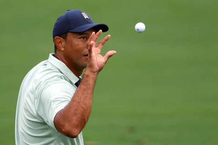 Tiger Woods hitaði upp á Augusta-vellinum í dag og er klár í slaginn á fimmtudaginn.