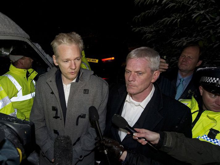 Kristinn Hrafnsson ásamt Julian Assange stofnanda WikiLeaks. Mynd/ afp.