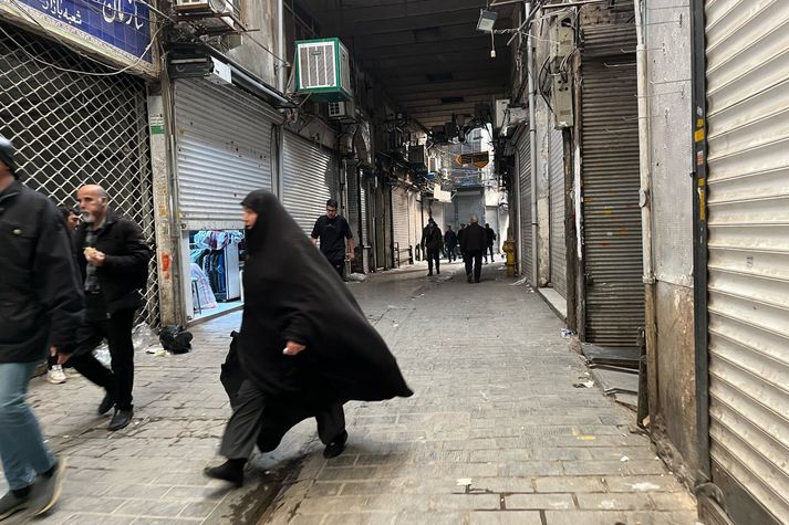 Mótmæli gegn klerkastjórninni hafa staðið yfir í landinu í tólf daga.