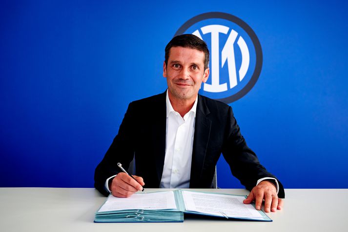 Cristian Chivu hefur starfað síðustu sex ár hjá ungmennaliðum Inter, með stuttu stoppi hjá Parma á síðasta tímabili. 