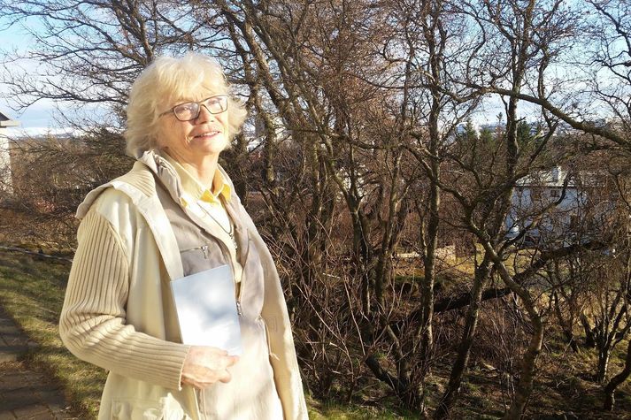Oddný gaf meðal annars út ljóðabókina Strengjaspil árroðans árið 2016. Myndin er tekin við það tilefni.