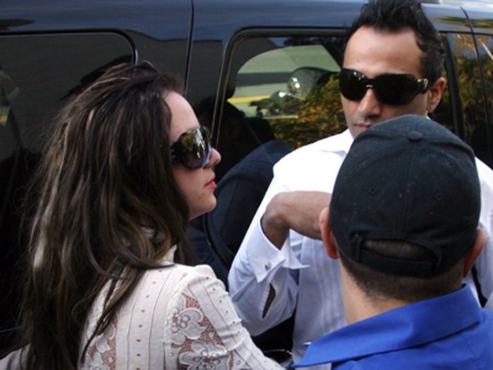 Britney Spears og Adnan Ghalib koma í dómshúsið í Los Angeles 14. janúar þegar umgengnismál hennar við syni hennar og Kevin Federline var tekið fyrir.