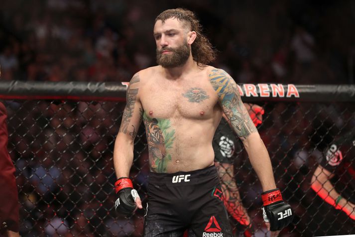 Michael Chiesa vill að Conor opni veskið.