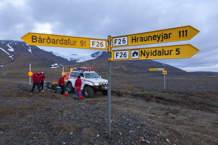 Björgunarsveitarfólk á störfum á hálendinu.