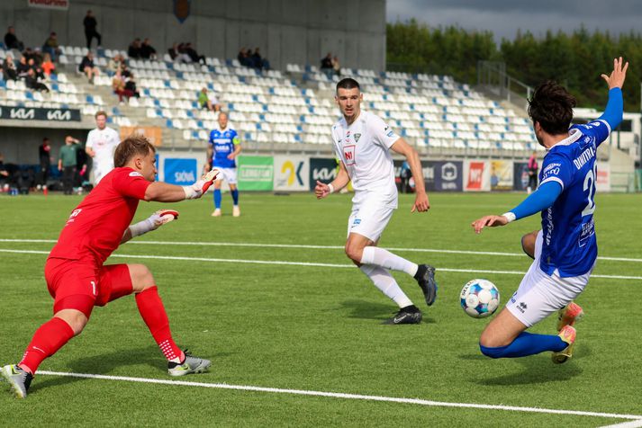 Vuk Oskar Dimitrijevic í dauðafæri
