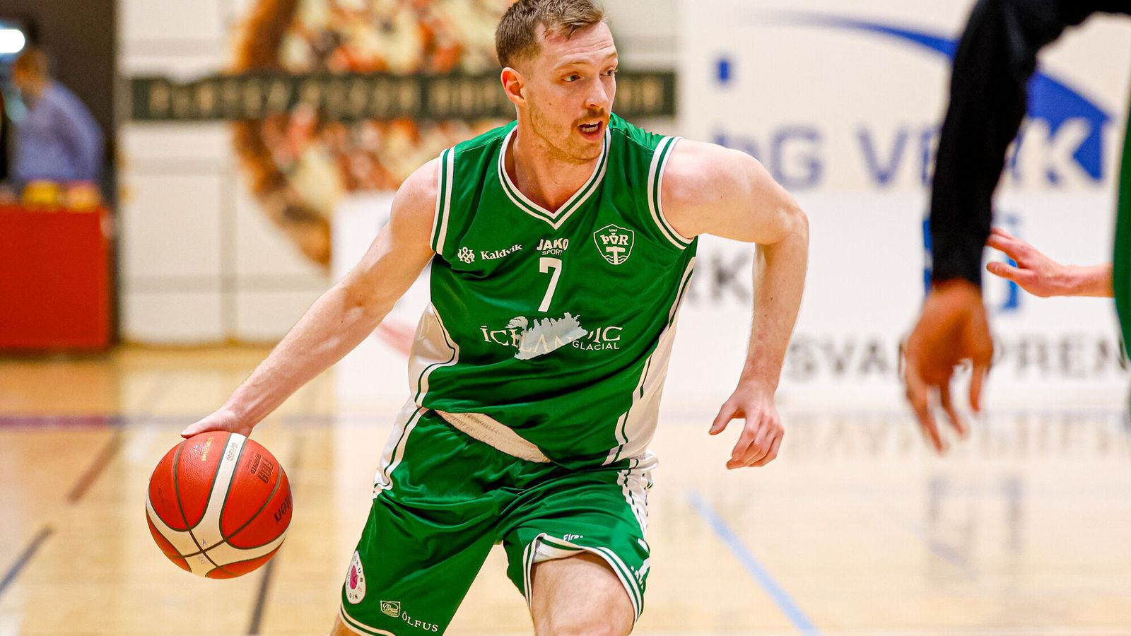 Sex fé­lög pikkföst í sínu sæti en barist um þrjú laus sæti