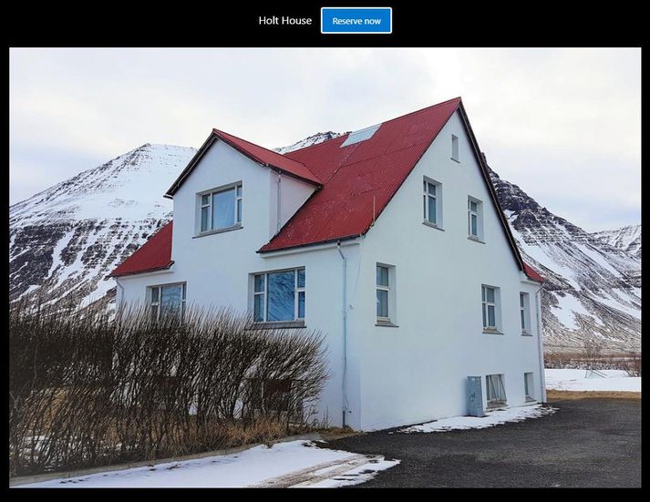 Prestsbústaðinn í Holti má enn finna á vef Booking.com þó ekki sé hægt að bóka hann í augnablikinu.