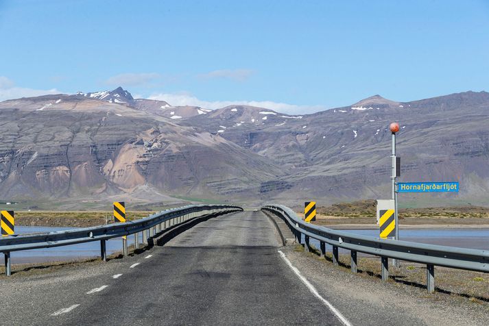 Einbreið brú yfir Hornarfjarðarfljót, ein af fjölmörgum á Suðurlandi.