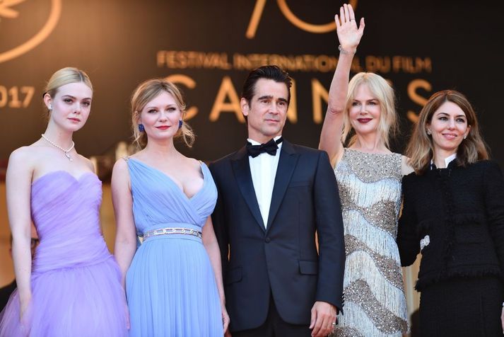 Nicole Kidman veifar hér til gesta á Cannes ásamt Sofia Coppola og meðleikurum sínum í The Beguiled. Kidman leikur alls í fjórum myndum sem sýndar eru á hátíðinni.
