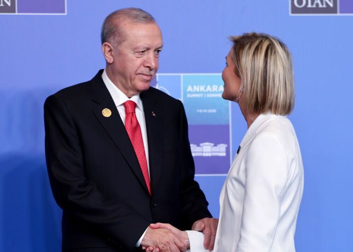 Recep Tayyip Erdogan Tyrklandsforseti og Kristrún Frostadóttir forsætisráðherra við upphaf fundarins í Ankara. 