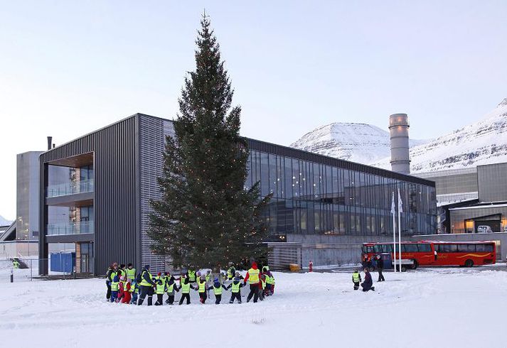 Börn frá leikskólunum Dalborg og Lyngholti sungu jólalög við tendrunarathöfnina.