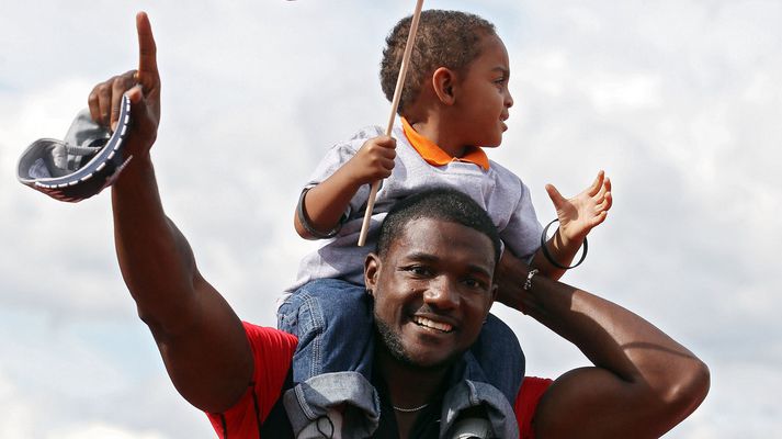 Justin Gatlin fagnaði með syni sínum.