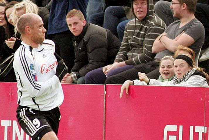 Tryggvi Guðmundsson fagnar í leik FH og KR fyrr í sumar.