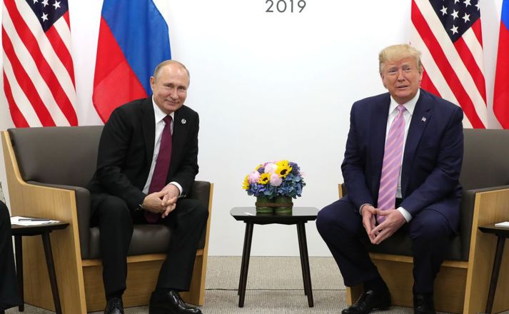 Vladimir Putin, forseti Rússlands, og Donald Trump, forseti Bandaríkjanna, á G20 ráðstefnunni í Japan í síðasta mánuði.
