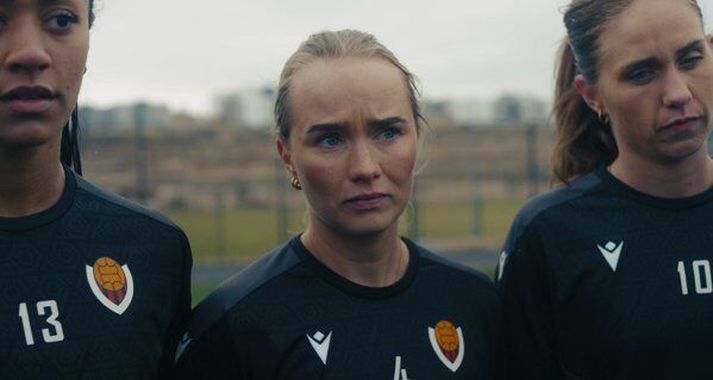 Erna Guðrún Magnúsdóttir og stöllur í Víkingi virðast ekki alveg sannfærðar um ágæti leikaraskaps.