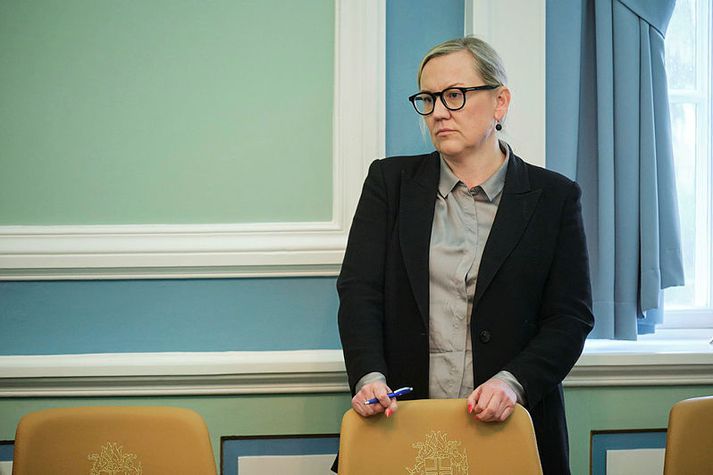 Þorbjörg Sigríður Gunnlaugsdóttir dómsmálaráðherra segir börn í brottfararstöðinni ekki eiga að upplifa annað en eðlilegar aðstæður. 