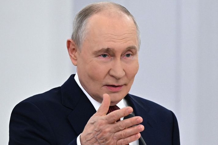 Vladimír Pútín hrósaði rússneskum þingmönnum fyrir vinnu þeirra undanfarin ár og sagði kjörtímabilið hafa verið erfitt fyrir Rússland.