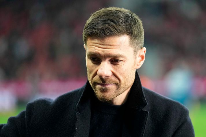 Xabi Alonso er sagður ætla að halda kyrru fyrir í Leverkusen.