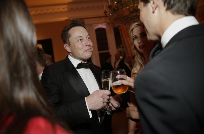 Elon Musk verður mögulega í sínu fínasta pússi í Tel Aviv.