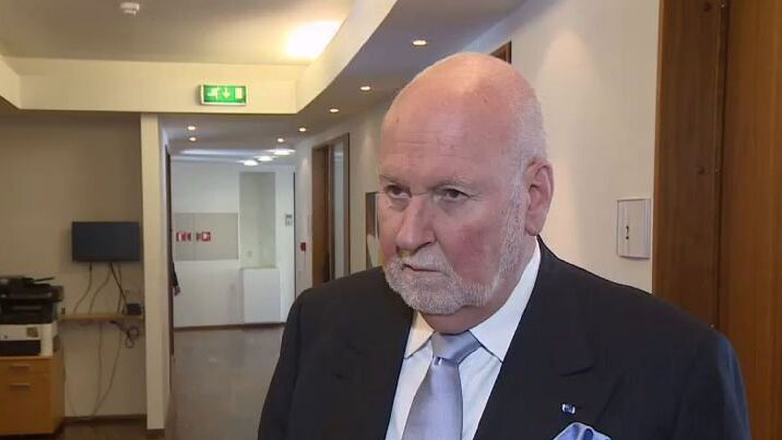 Bein út­sending: Um­deildur fundur Baudenbacher