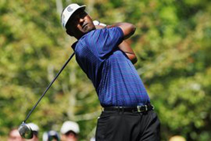 Vijay Singh er í forystu á Masters-mótinu