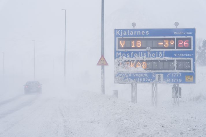 Búast má við að veður verði mjög slæmt á Kjalarnesi í fyrramálið og þá eru líkur á að heiðavegum verði lokað vegna veðurs.