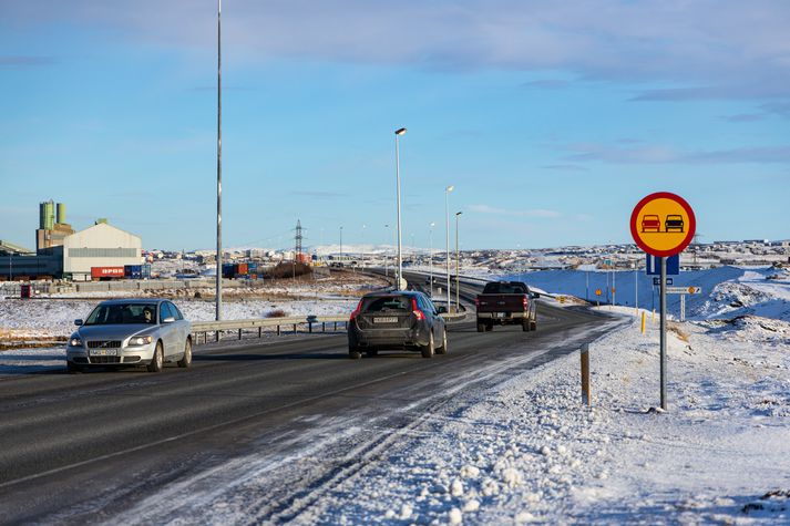 Frá Reykjanesbraut við Straumsvík.