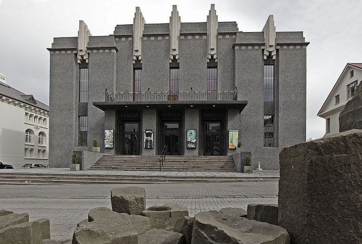 Klaic fjallar um hvað réttlæti að almannafé sé varið til leikhúss.
